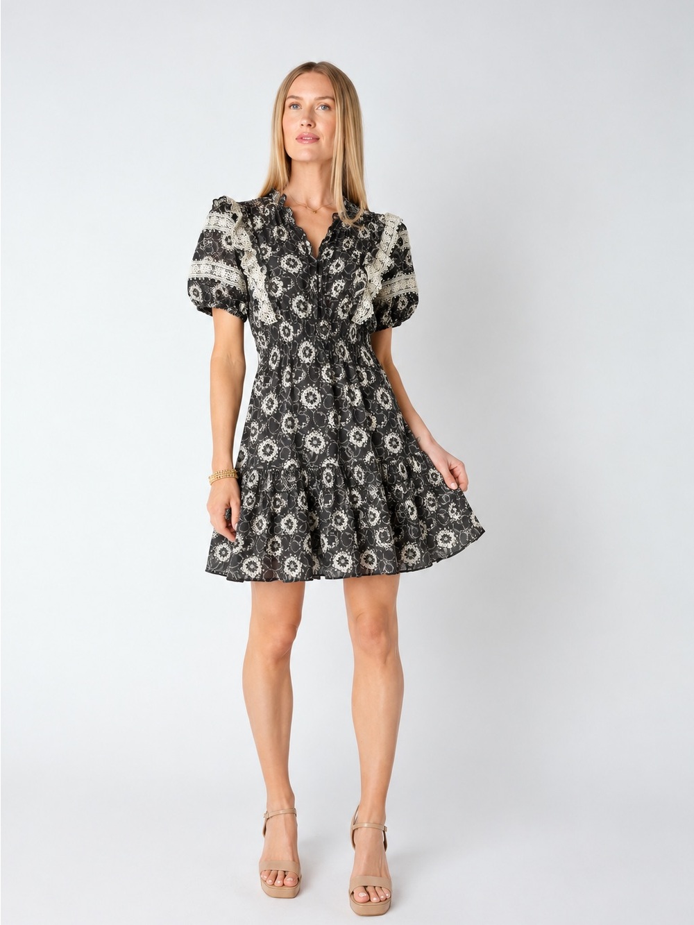 [NWT] CURRENT AIR Black and White floral mini dress. Small